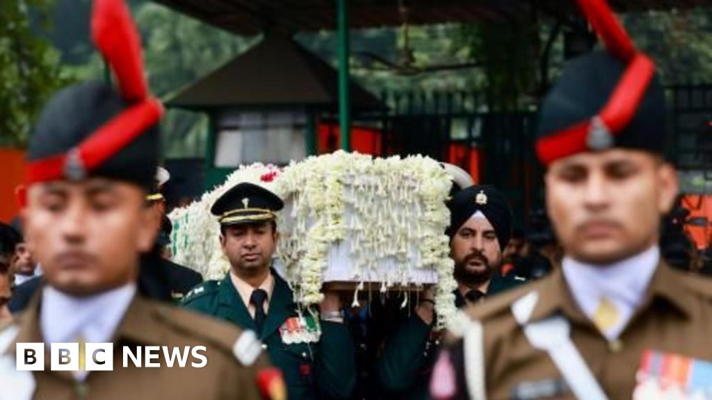 রাষ্ট্রীয় শেষকৃত্যে শোকপ্রকাশ করলেন ভারতের সাবেক প্রধানমন্ত্রী