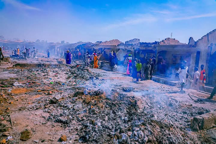 নাসারাওয়া মার্কেটের দোকানগুলি আগুনে পুড়ে যাওয়ায় লক্ষ লক্ষ নাইরা মূল্যের সম্পত্তি ধ্বংস হয়েছে৷