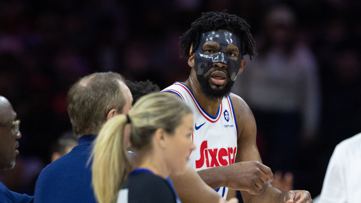 দেখুন: 76ers তারকা Joel Embiid বনাম স্পার্স বের হয়ে গেছে